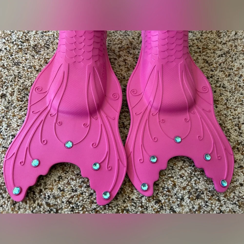 NWOT Speedo Flutter Feet Kid's Swim Fins, Berry, size L/XL